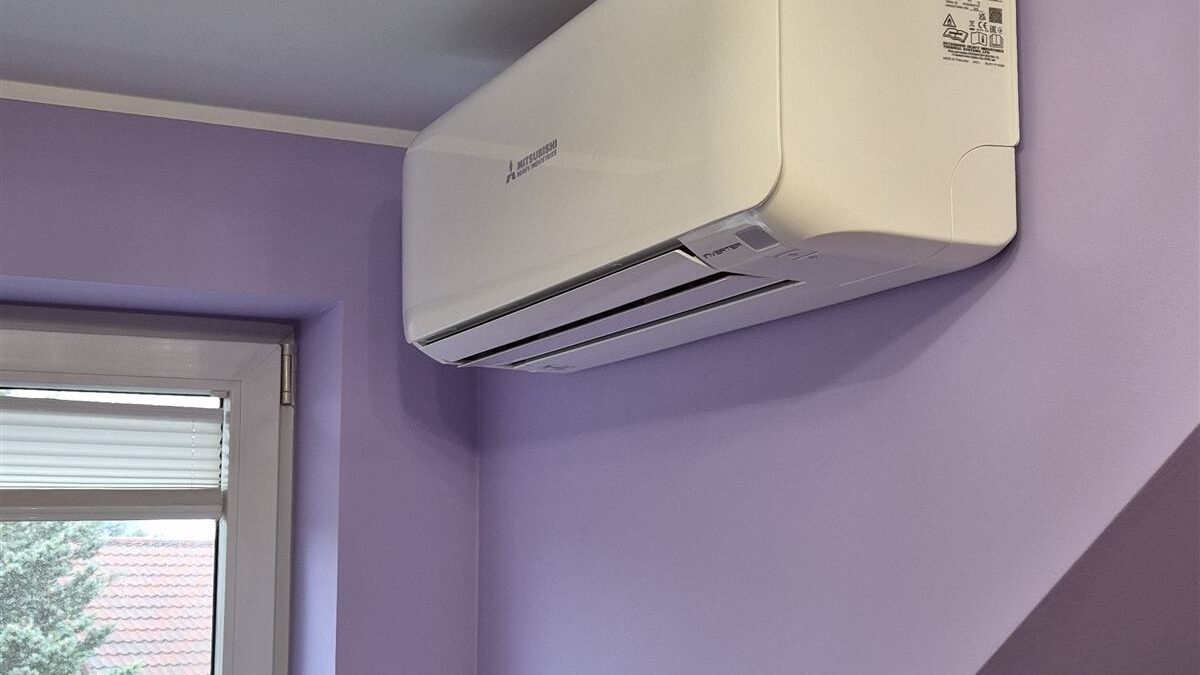 Klimatyzator Mitsubishi Heavy w pokoju dziecięcym – instalacja schowana w ścianie, Raszyn