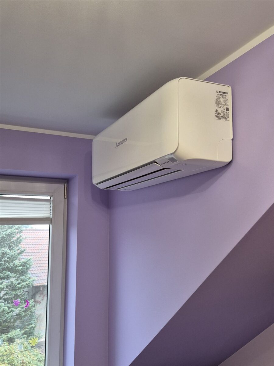 Klimatyzator Mitsubishi Heavy w pokoju dziecięcym – instalacja schowana w ścianie, Raszyn