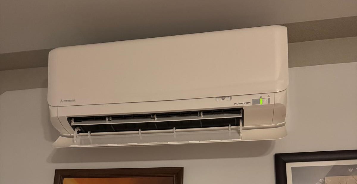 Klimatyzator Mitsubishi Heavy Diamond SRK35ZSX-WF w salonie – Zalesice k. Radomia
