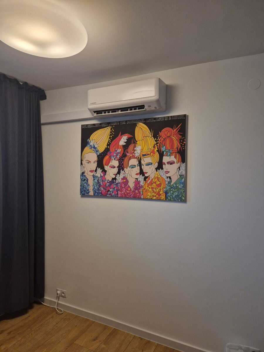 Klimatyzator ścienny Mitsubishi Heavy 2,5 kW zamontowany w sypialni, Warszawa ul. Słomińskiego